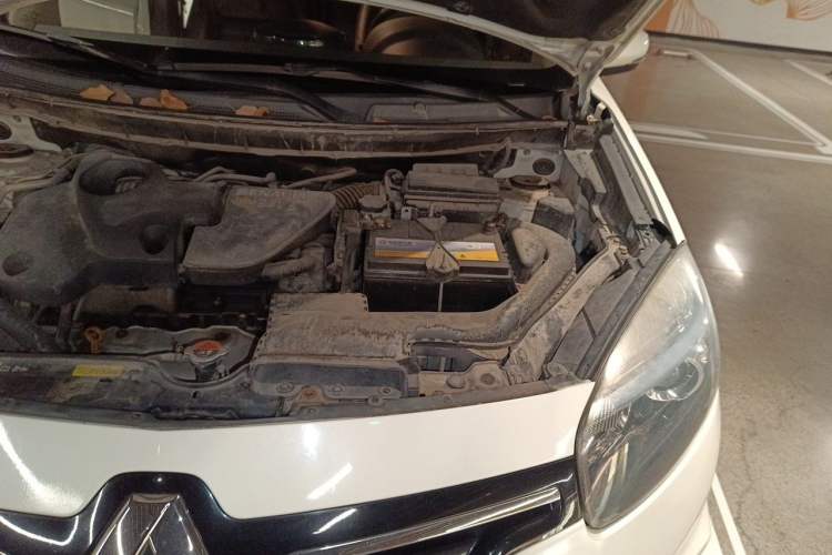 Used Renault Koleos 2014 2.5L 4x4 Comfort Edition Engine Bay Left