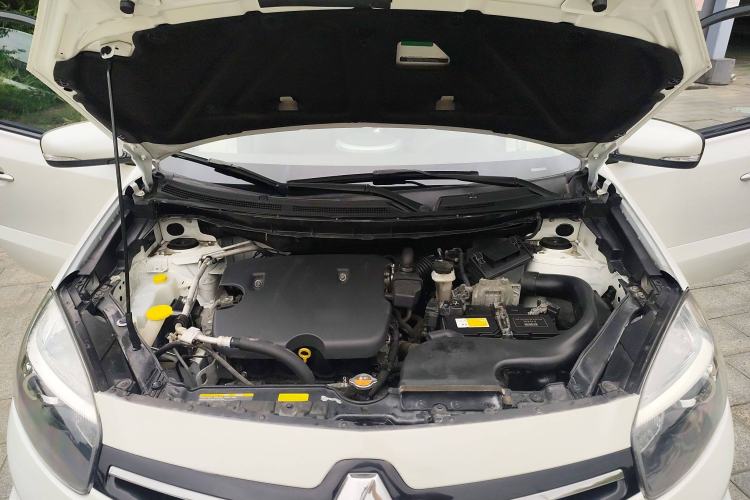 Used Renault Koleos 2014 2.0L Two-Wheel Drive Fashion Edition Engine Bay