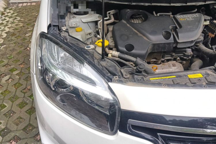 Used Renault Koleos 2014 Revised Version 2.5L Two-Wheel Drive Comfort Edition Engine Bay Right