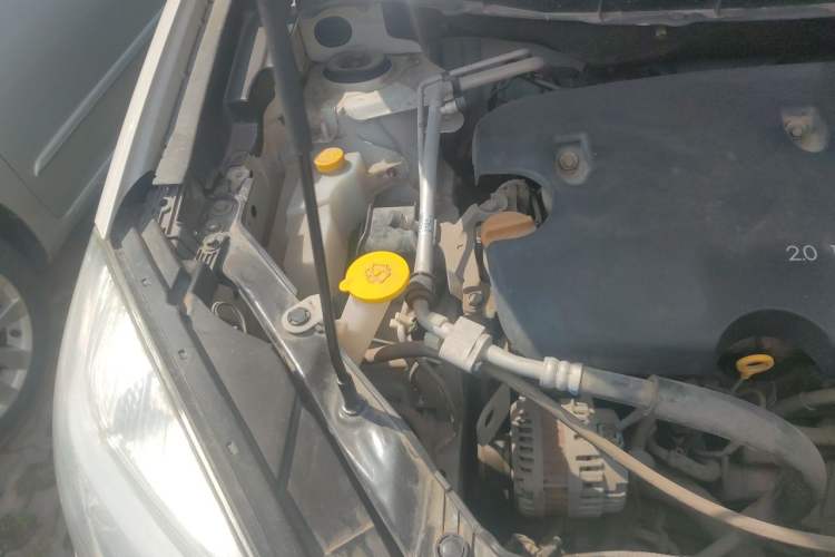 Used Renault Koleos 2014 2.0L Two-Wheel Drive Smart Edition Engine Bay Right