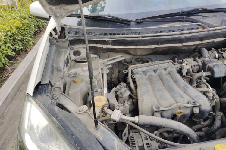Used Renault Koleos 2014 Revised Version 2.0L Two-Wheel Drive Standard Edition Engine Bay Right