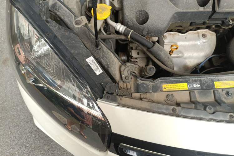 Used Renault Koleos 2014 Revised Version 2.5L Two-Wheel Drive Comfort Edition Engine Bay Right