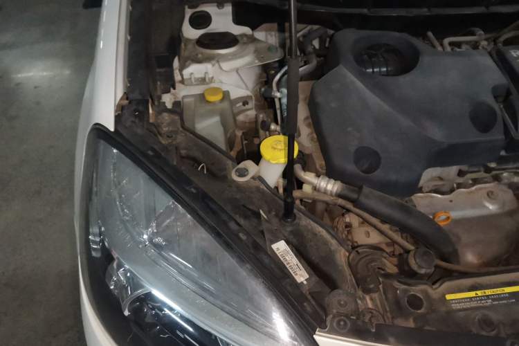 Used Renault Koleos 2014 Revised Version 2.5L Two-Wheel Drive Comfort Edition Engine Bay Right