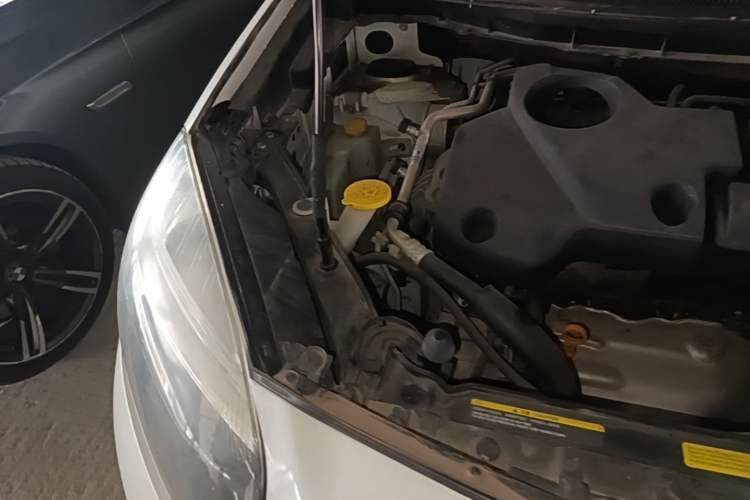 Used Renault Koleos 2014 2.5L Two-Wheel Drive Comfort Edition Engine Bay Right