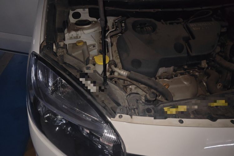 Used Renault Koleos 2014 2.5L 4x4 Sportway Edition Engine Bay Right