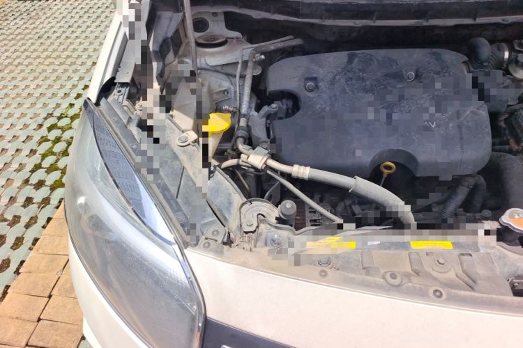 Used Renault Koleos 2014 2.0L Two-Wheel Drive Comfort Edition Engine Bay Right
