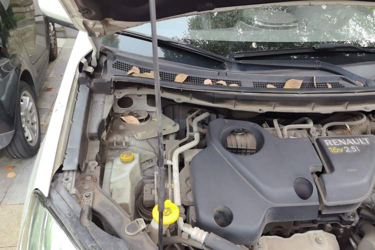 Used Renault Koleos 2014 2.5L 4x4 Comfort Edition Engine Bay Right