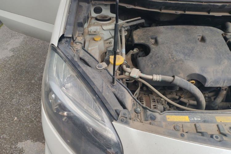 Used Renault Koleos 2014 Revised Version 2.0L Two-Wheel Drive Fashion Edition Engine Bay Right