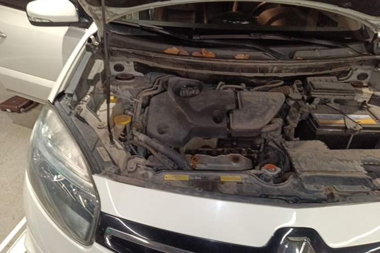Used Renault Koleos 2014 2.5L 4x4 Comfort Edition Engine Bay Right