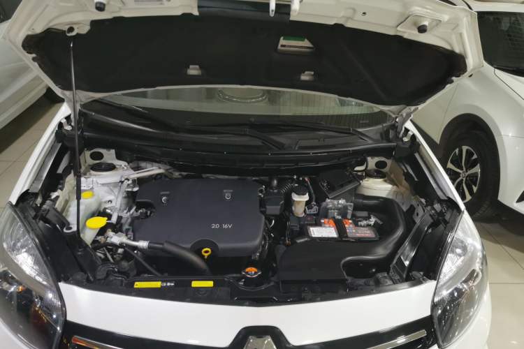 Used Renault Koleos 2014 2.0L Two-Wheel Drive Comfort Edition Engine Bay