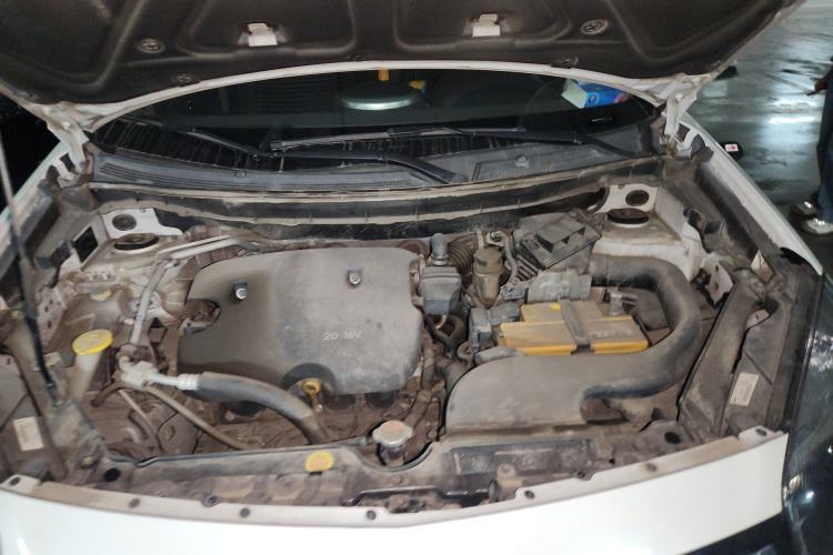 Used Renault Koleos 2014 Revised Version 2.0L Two-Wheel Drive Fashion Edition Engine Bay