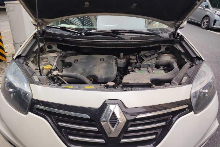 Used Renault Koleos 2014 Revised Version 2.0L Two-Wheel Drive Fashion Edition Engine Bay