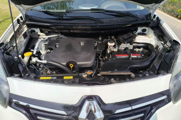 Used Renault Koleos 2014 Revised Version 2.0L Two-Wheel Drive Fashion Edition Engine Bay