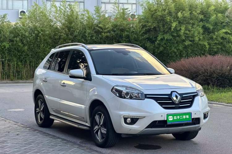 Used Renault Koleos 2014 2.5L 4x4 Comfort Edition Front Right 45 Deg