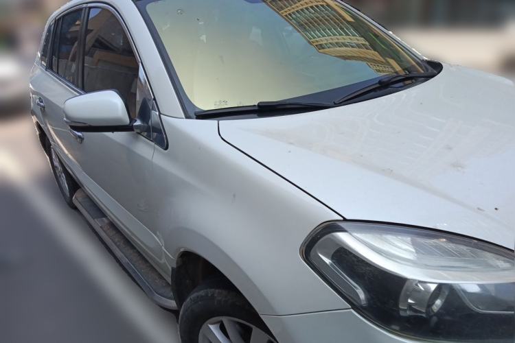 Used Renault Koleos 2014 2.0L Two-Wheel Drive Smart Edition Front Right 45 Deg