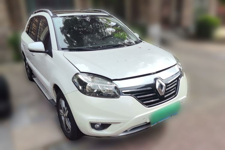 Used Renault Koleos 2014 2.5L 4x4 Comfort Edition Front Right 45 Deg