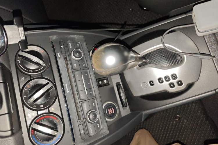 Used Renault Koleos 2014 2.0L Two-Wheel Drive Smart Edition Gear Lever
