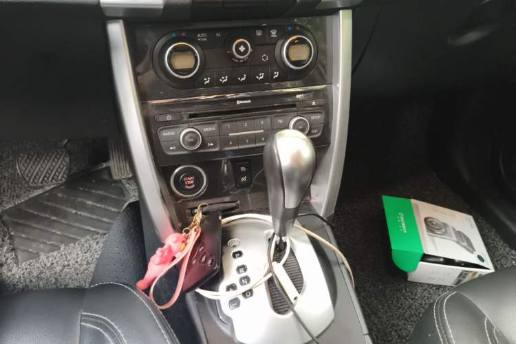 Used Renault Koleos 2014 Revised Version 2.5L Two-Wheel Drive Urban Edition Gear Lever