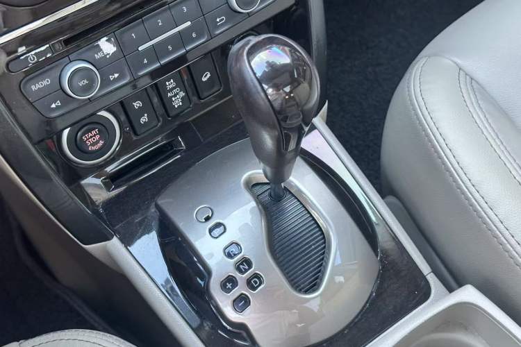 Used Renault Koleos 2014 2.5L 4x4 Comfort Edition Gear Lever