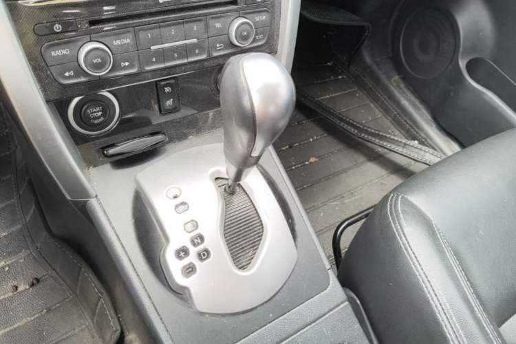 Used Renault Koleos 2014 Revised Version 2.5L Two-Wheel Drive Urban Edition Gear Lever