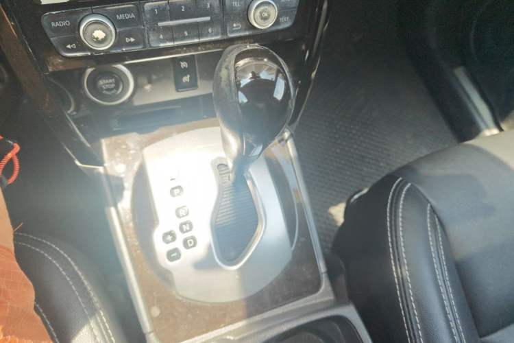Used Renault Koleos 2014 2.5L Two-Wheel-Drive Urban Edition Gear Lever