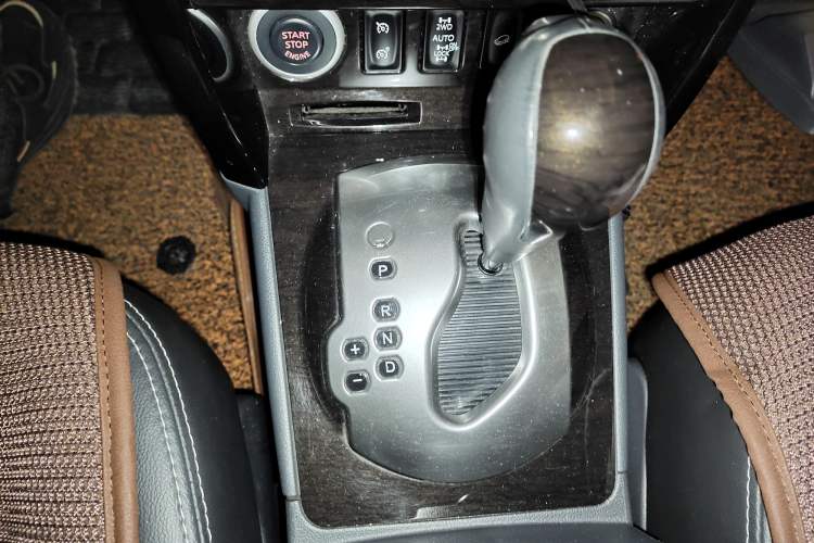 Used Renault Koleos 2014 2.5L 4x4 Comfort Edition Gear Lever