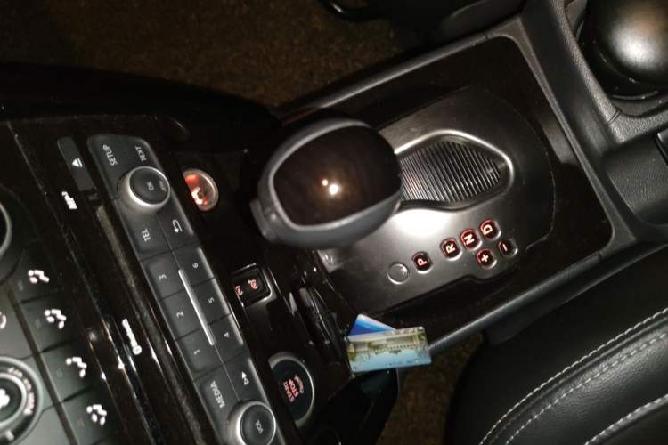 Used Renault Koleos 2014 Revised Version 2.5L Two-Wheel Drive Comfort Edition Gear Lever