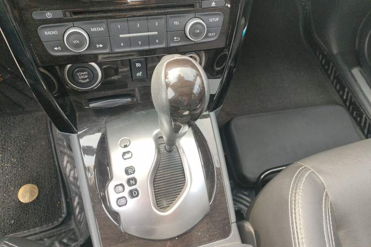 Used Renault Koleos 2014 2.0L Two-Wheel Drive Comfort Edition Gear Lever