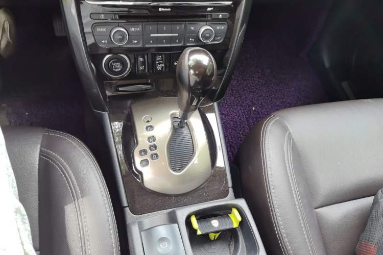 Used Renault Koleos 2014 2.5L 4x4 Comfort Edition Gear Lever