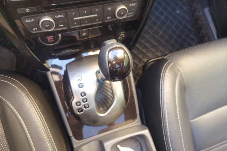 Used Renault Koleos 2014 Revised Version 2.5L Two-Wheel Drive Comfort Edition Gear Lever