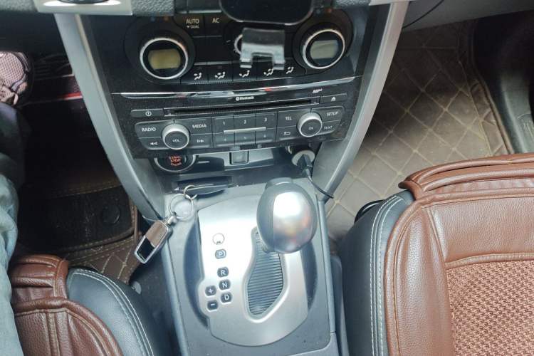 Used Renault Koleos 2014 Revised Version 2.0L Two-Wheel Drive Fashion Edition Gear Lever
