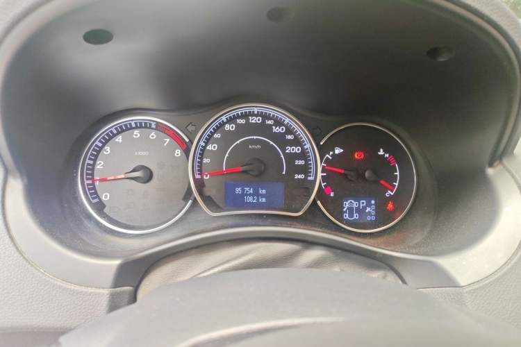 Used Renault Koleos 2014 Revised Version 2.5L Two-Wheel Drive Comfort Edition Instrument Cluster