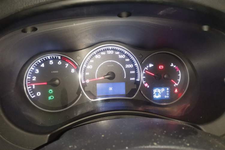 Used Renault Koleos 2014 Revised Version 2.5L Two-Wheel Drive Comfort Edition Instrument Cluster