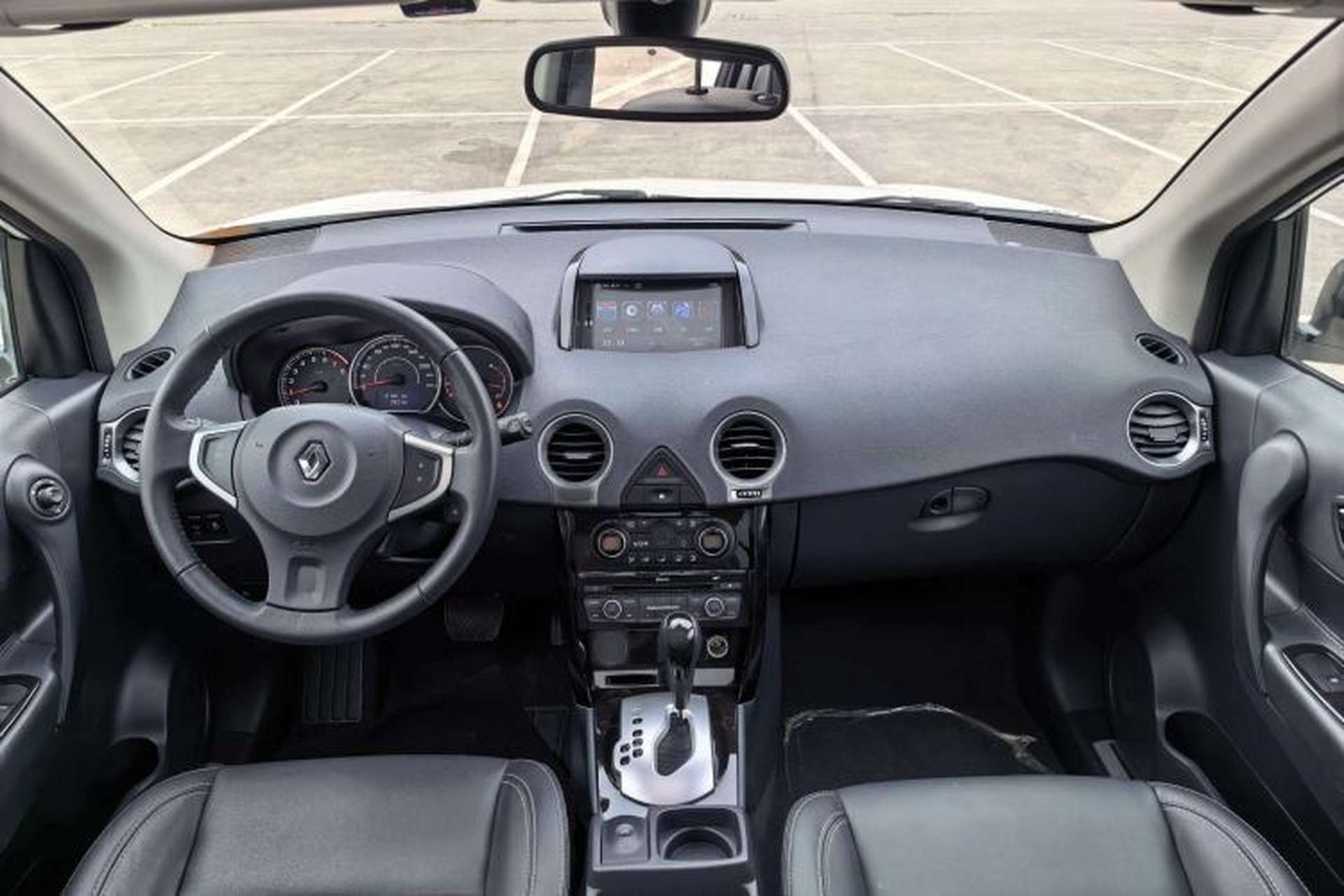 Used Renault Koleos 2014 2.5L Two-Wheel Drive Comfort Edition Interior 1