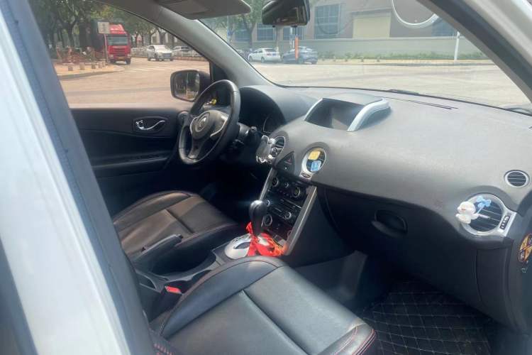 Used Renault Koleos 2014 2.0L Two-Wheel Drive Fashion Edition Interior 2