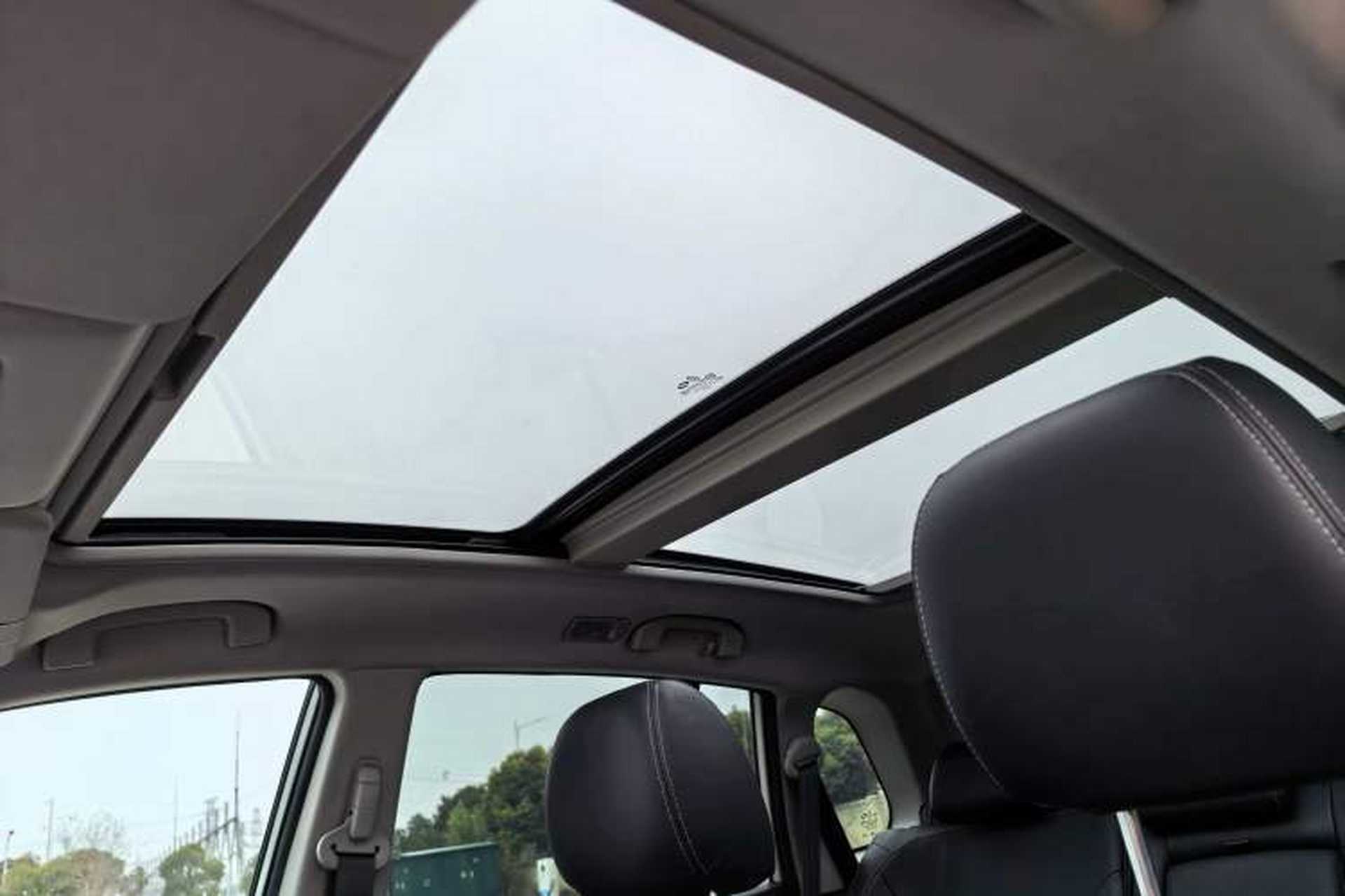 Used Renault Koleos 2014 2.5L Two-Wheel Drive Comfort Edition Interior 2