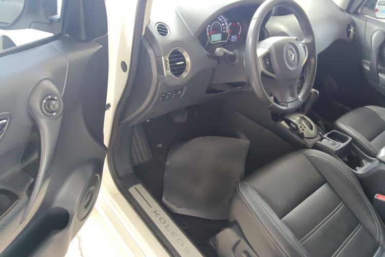 Used Renault Koleos 2014 Revised Version 2.5L Two-Wheel Drive Comfort Edition Interior 3