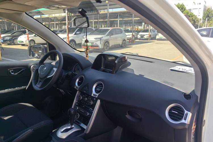Used Renault Koleos 2014 2.0L Two-Wheel Drive Fashion Edition Interior 3