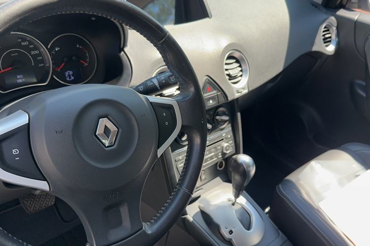 Used Renault Koleos 2014 Revised Version 2.0L Two-Wheel Drive Smart Enjoyment Edition Interior 3
