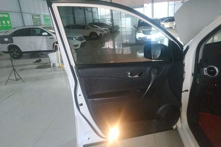 Used Renault Koleos 2014 Revised Version 2.0L Two-Wheel Drive Fashion Edition Left Front Door Interior