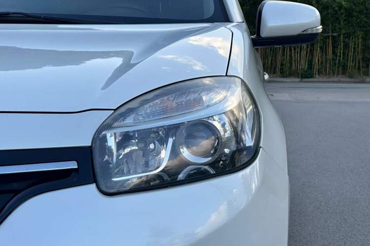 Used Renault Koleos 2014 2.5L 4x4 Comfort Edition Left Front Headlight