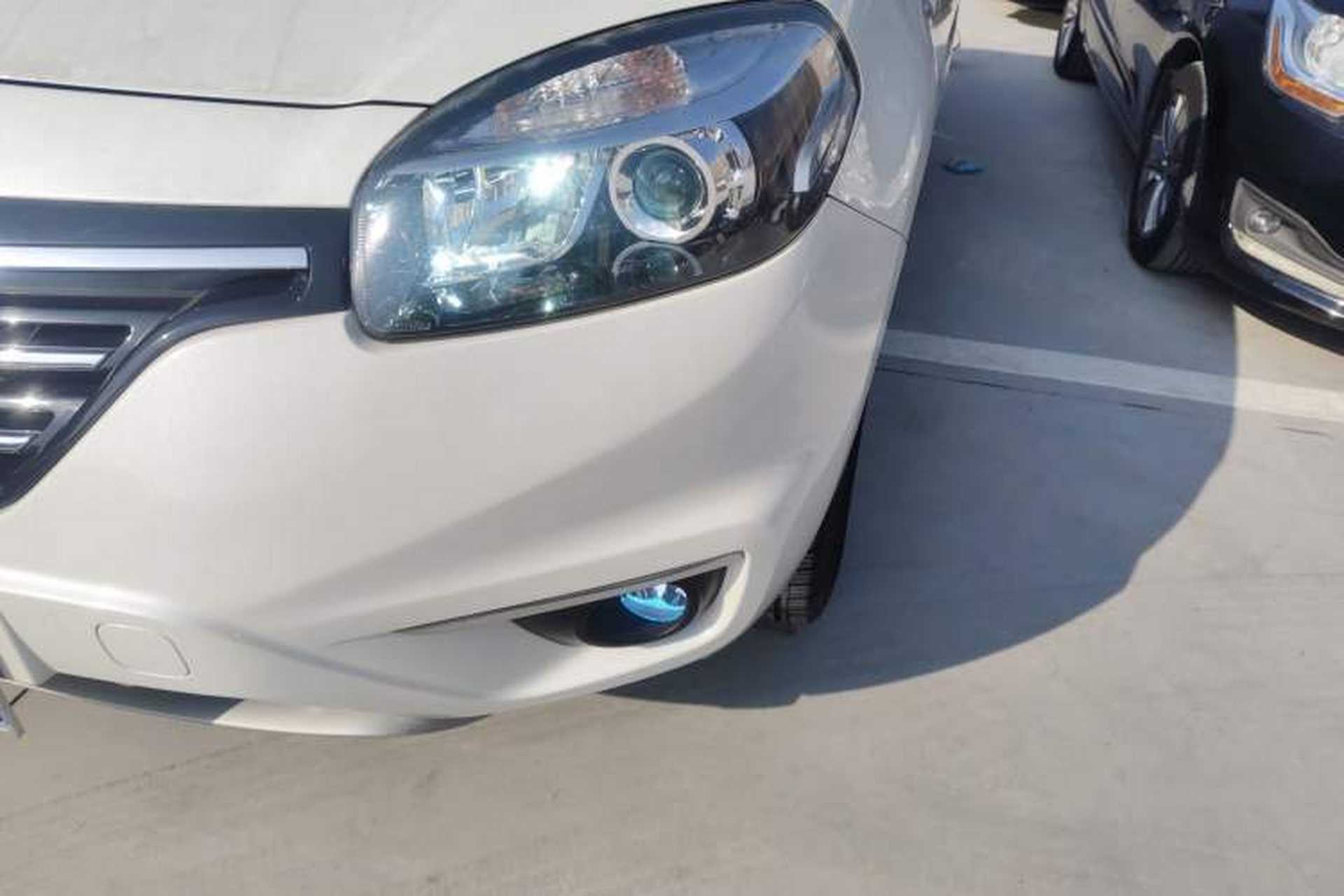 Used Renault Koleos 2014 Revised Version 2.5L Two-Wheel Drive Comfort Edition Left Front Headlight