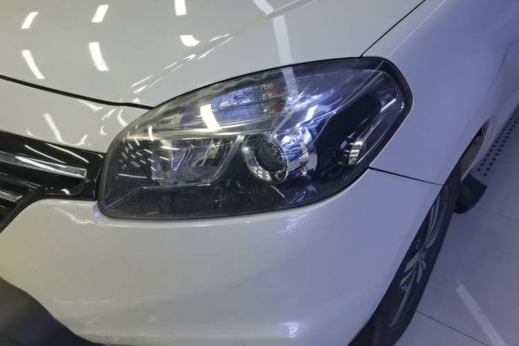 Used Renault Koleos 2014 2.5L 4x4 Comfort Edition Left Front Headlight