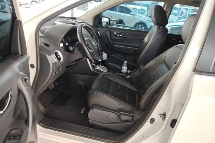 Used Renault Koleos 2014 Revised Version 2.0L Two-Wheel Drive Fashion Edition Left Front Seat