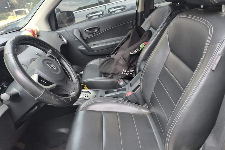 Used Renault Koleos 2014 Revised Version 2.0L Two-Wheel Drive Smart Enjoyment Edition Left Front Seat
