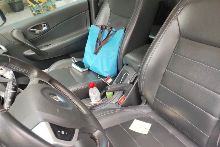 Used Renault Koleos 2014 Revised Version 2.0L Two-Wheel Drive Fashion Edition Left Front Seat