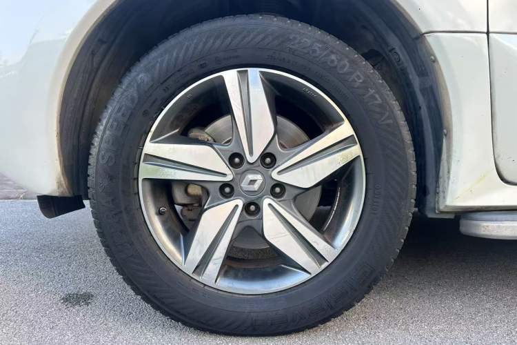 Used Renault Koleos 2014 2.5L 4x4 Comfort Edition Left Front Wheel Hub
