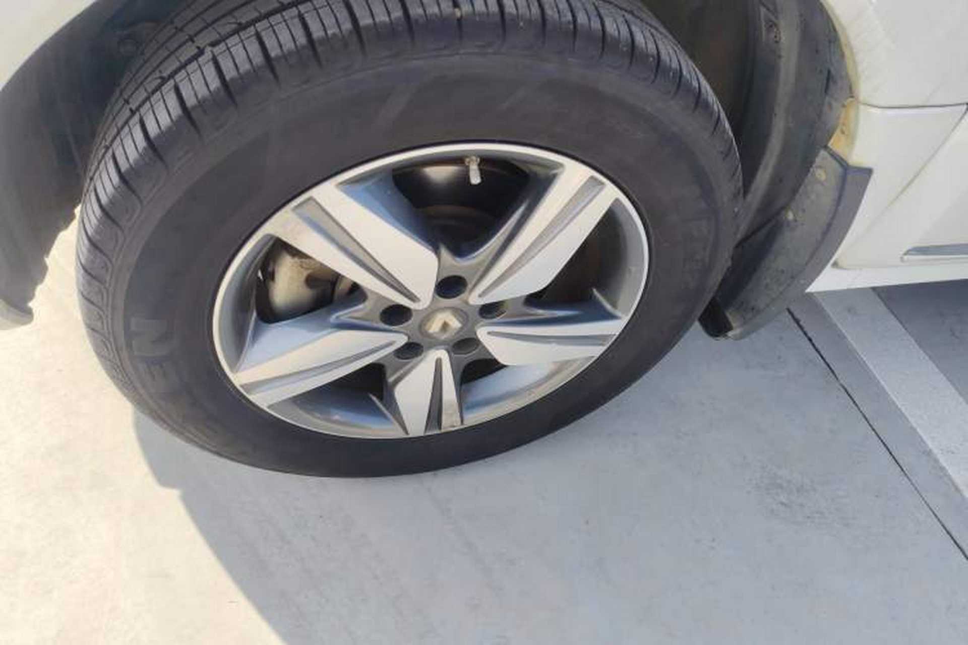 Used Renault Koleos 2014 Revised Version 2.5L Two-Wheel Drive Comfort Edition Left Front Wheel Hub