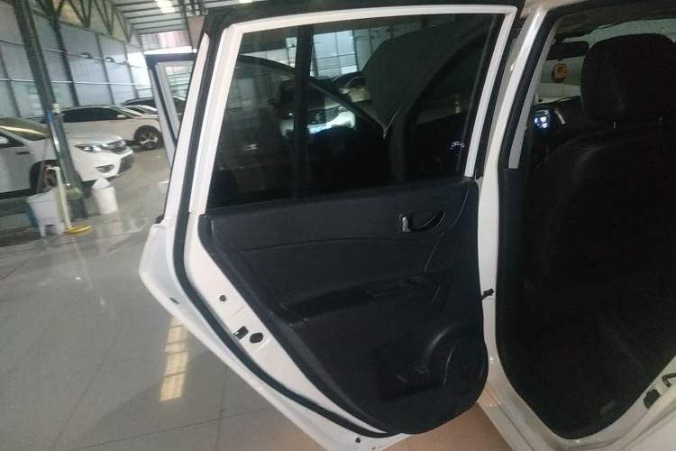 Used Renault Koleos 2014 Revised Version 2.0L Two-Wheel Drive Fashion Edition Left Rear Door Interior