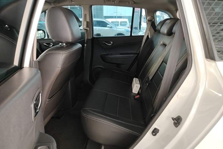 Used Renault Koleos 2014 Revised Version 2.0L Two-Wheel Drive Fashion Edition Left Rear Seat